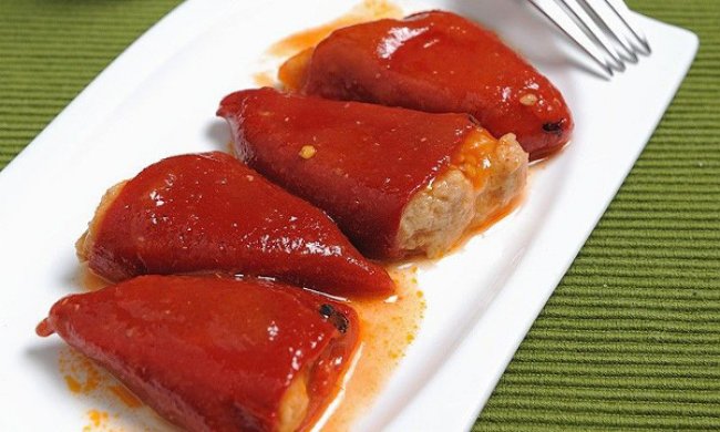 Pimientos del piquillo con bacalao y gambas
